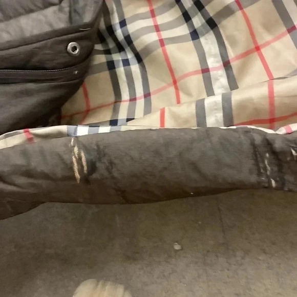 Authentic Burberry  winter coat with fur hood - Picture 12 of 13